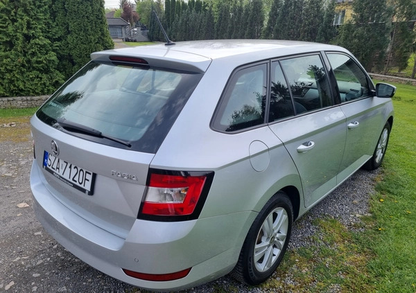 Skoda Fabia cena 32500 przebieg: 225000, rok produkcji 2019 z Poręba małe 121